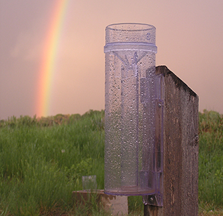 A plastic rain gauge used in the Community Collaborative Rain, Hail, and Snow Network. Photo: Henry Reges/CoCoRaHS